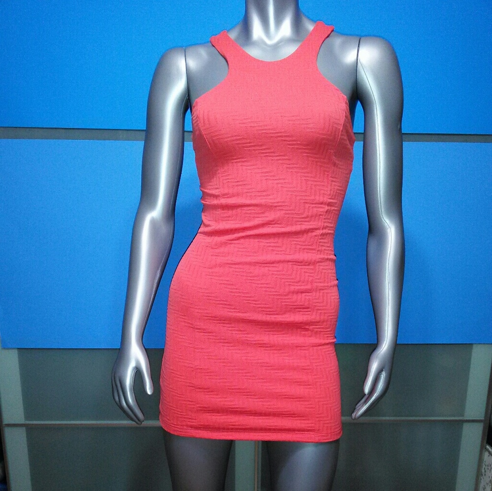 STYLE RACK • Textured Coral  Dress / size (S)